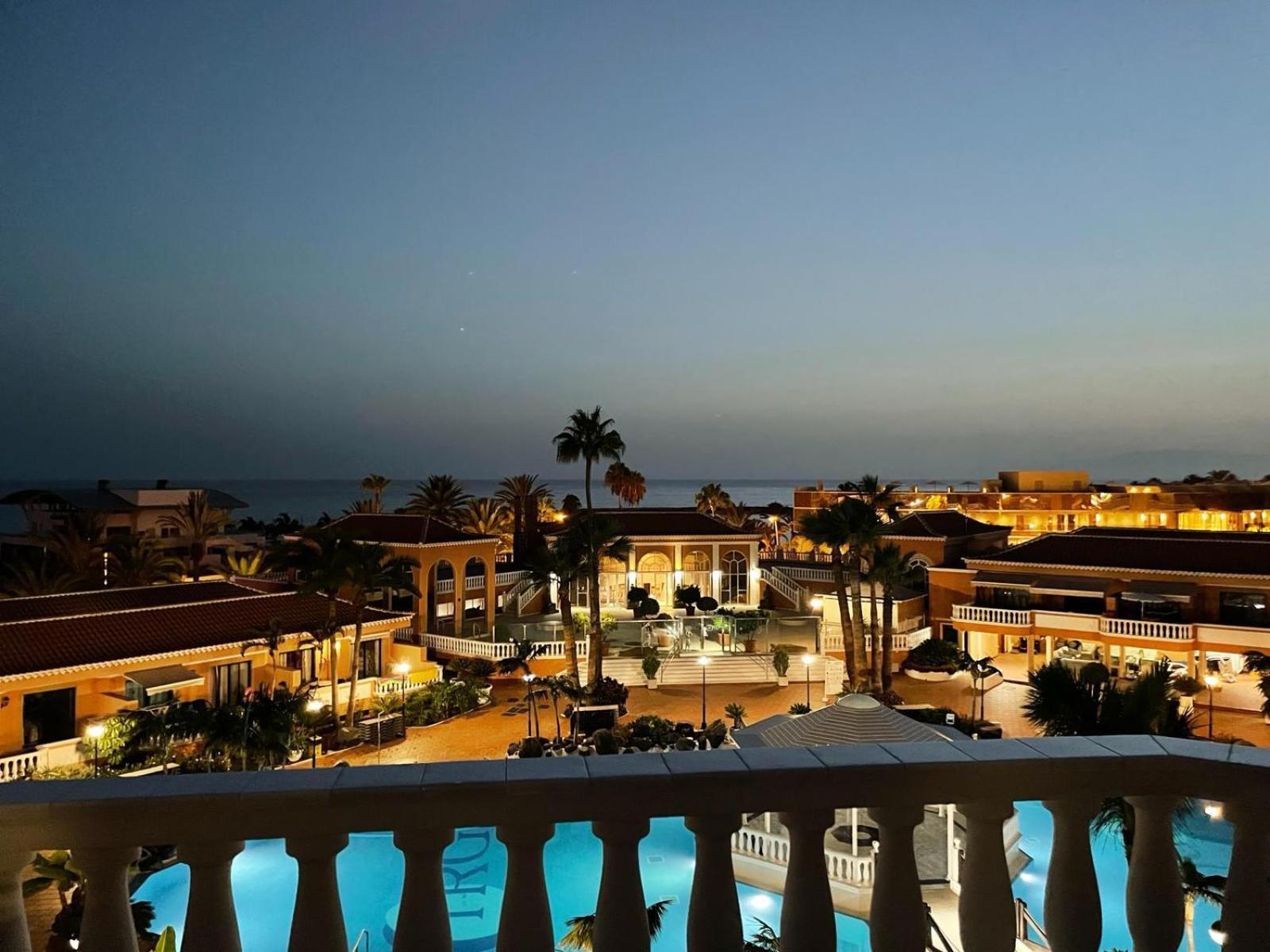 Apartment Stunning Sea View Tenerife Royal Gardens Resort! Playa de las Américas